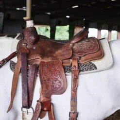 5 Star Equine Products Supplies Inc. 5 The Barrel Racer 7/8 Natural Felt Saddle Pad With Cheetah Wear Leathers -Western Cowboy Store 5STARPAD LIFESTYLE 02